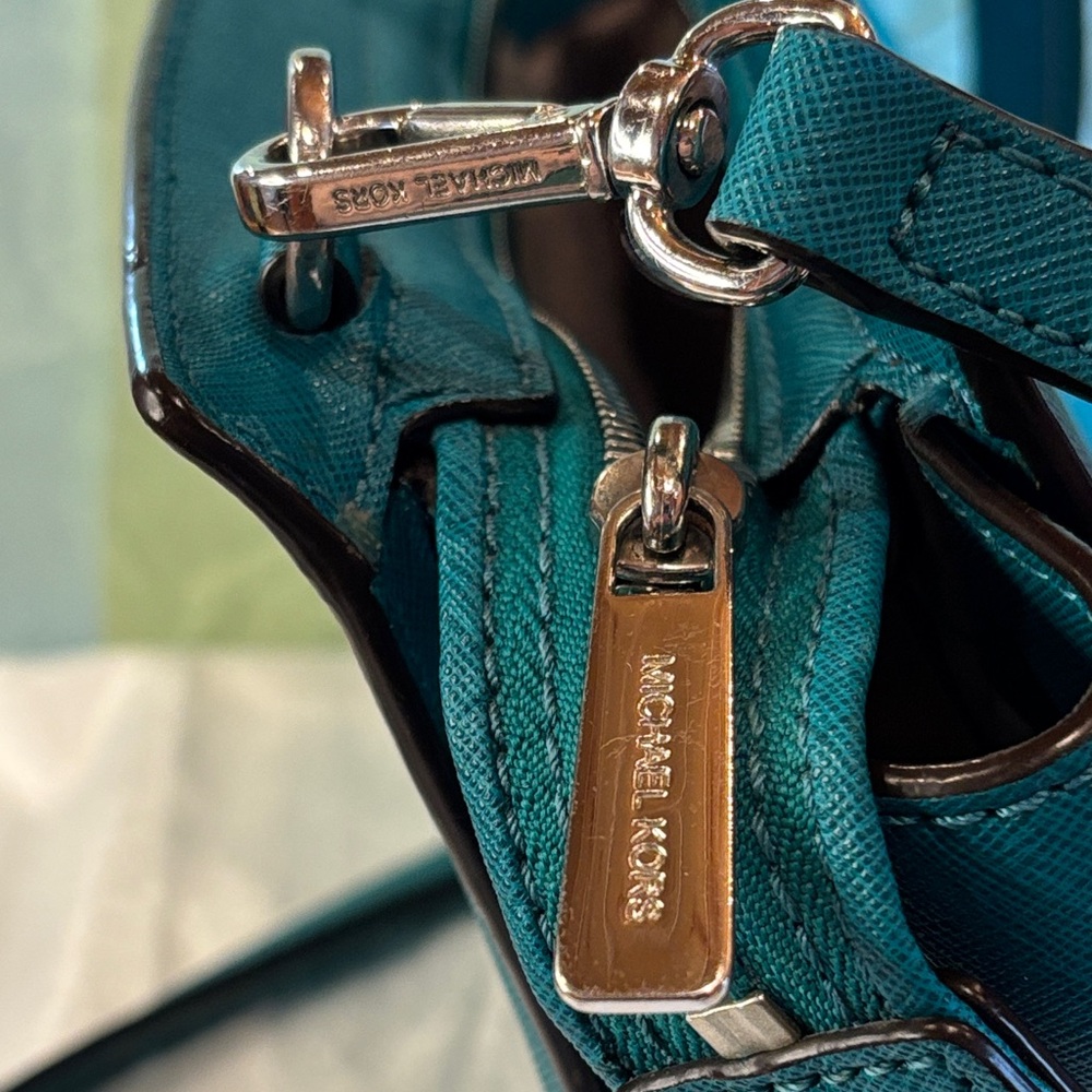Michael Kors Teal Saffiano Leather Selma Med. Crossbody Bag. 30T3SLMM2L ID nu - Picture 4 of 17